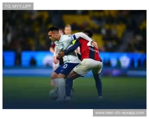 前锋点球冷静命中,带队进入决赛圈,成为队史重要一刻被铭记