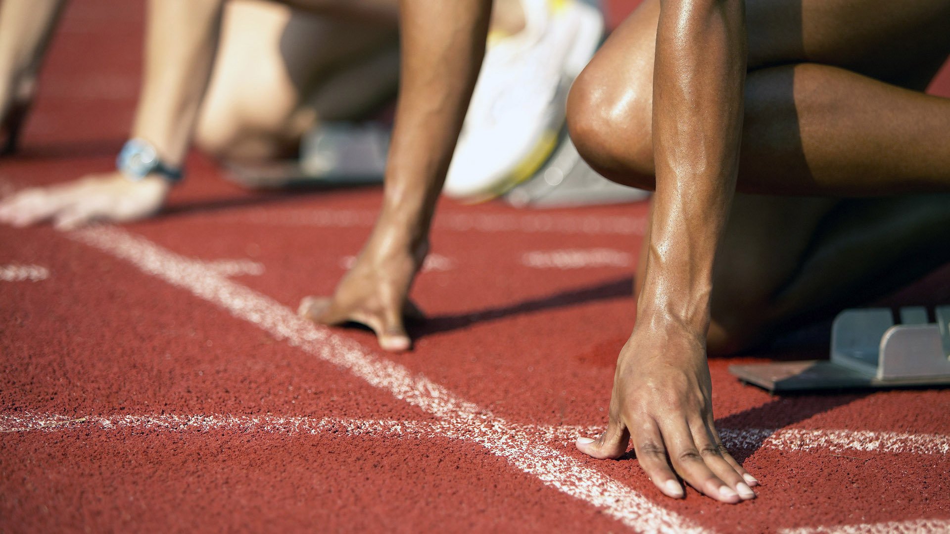 国际扑克高额桌邀请赛 冠军一手“同花顺听牌诈弋牌”成为经典教学案例