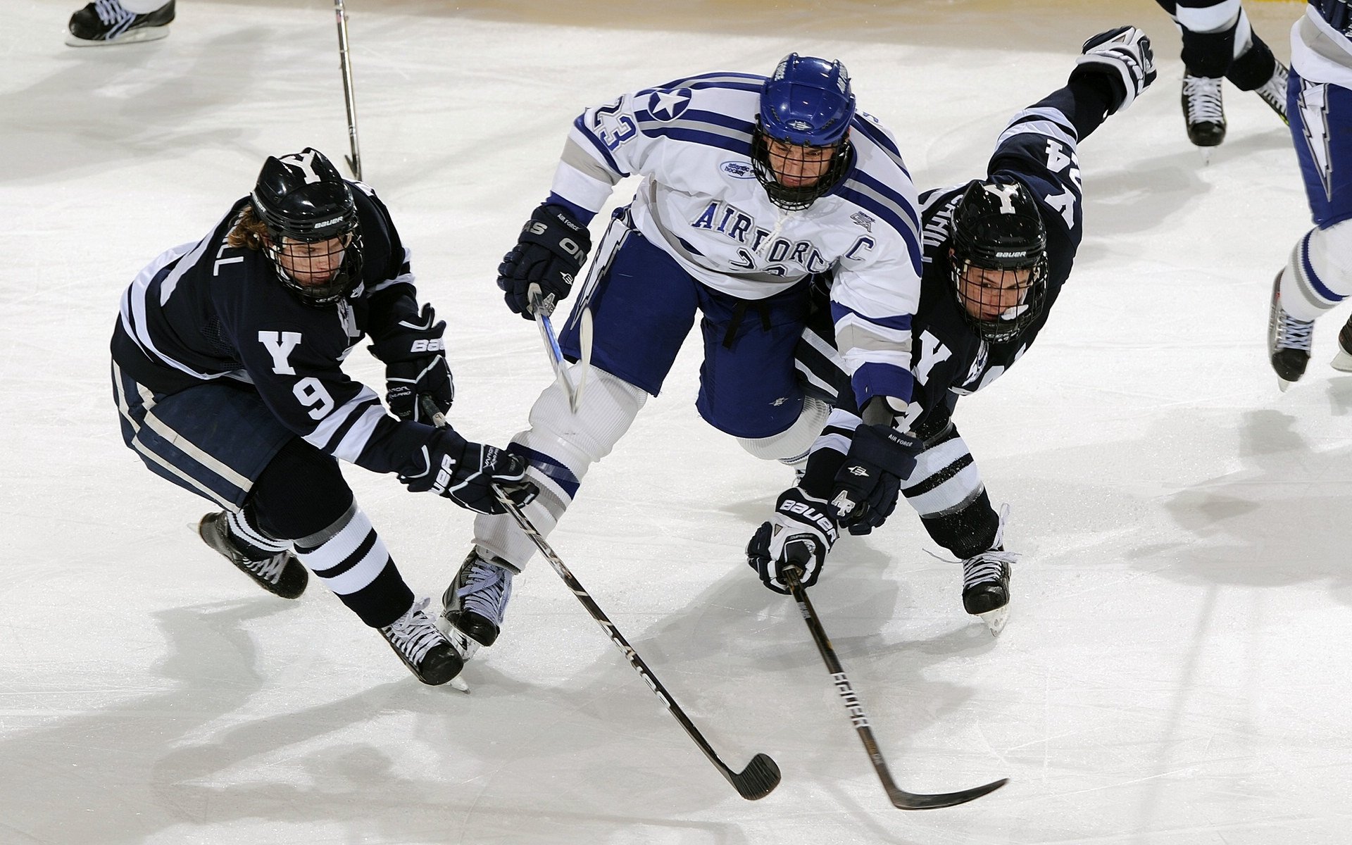 欧冠八强首回合：皇马客场1比0利物浦 克洛普无奈表示“被他们控制节奏”